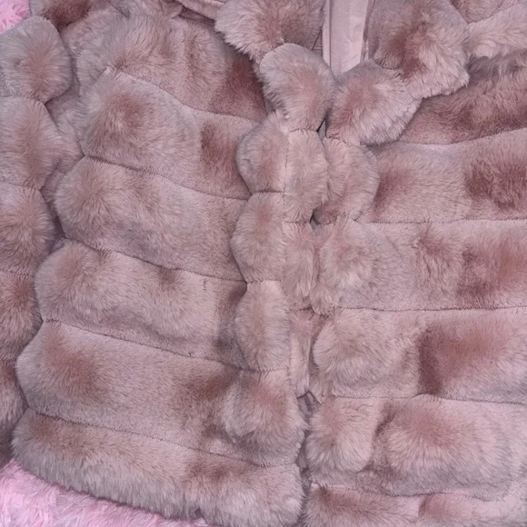 SHEIN Faux Fur Coat in Light Brown - Picture 2 of 5